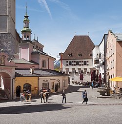 Das Bild zeigt die historische Innenstadt von Hall. 