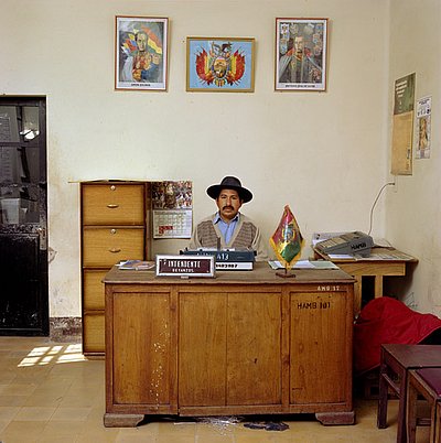 Boliv Bureau 13