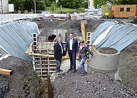 Das Bild zeigt Bauleiter Stefan Dörpinghaus, Bauressortleiter Mike Janke und Projektleiterin Nicole Neuhoff.