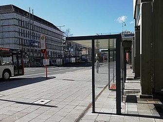 Haltestelle Schillerplatz - Richtung Westen (Rathaus-Seite)