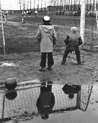 Bild von einem Fußballspiel Mitte 1950er Jahre