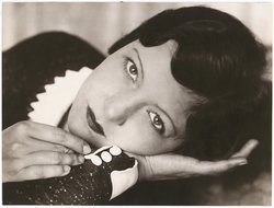 Elice Illiard, Opernsängerin
