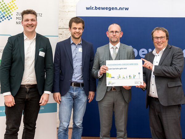 v.l.n.r.: Thomas Nienhaus (NWL); Mathis Perkert (Stadt Iserlohn); Thorsten Grote (Stadt Iserlohn); Oliver Krischer (NRW Umwelt- und Verkehrsminister).