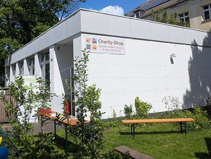 Das Bild zeigt den Charity-Shop.