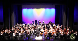 Das Sinfonieorchester der Musikschule Iserlohn bei der gemeinsamen Aufführung von Verdis "Nabucco"-Ouvertüre mit dem Philharmonischen Orchester Hagen unter Leitung von GMD Florian Ludwig Florian beim Abschlusskonzert am 16.10.20111.