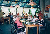 Senioren im Restaurant des Seniorenzentrums