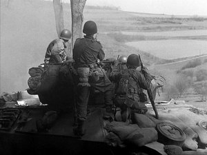 Das Bild zeigt US-Soldaten im Kriegseinsatz im Sauerland, 1945 (US-National Archives Washington) 