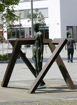 Das Bild zeigt das Mahnmal am Poth.