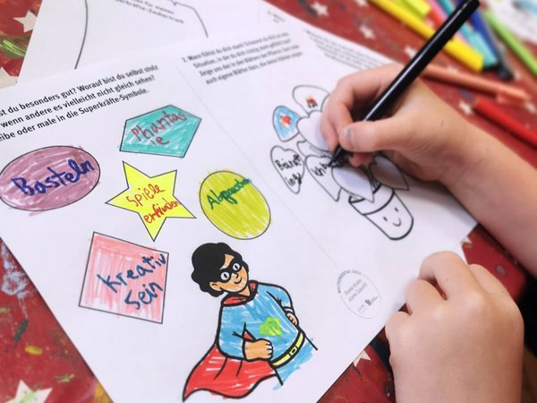 Bis zum 30. August sammelt das Kinder- und Jugendbüro (Brüderstraße 20) die ausgefüllten Fragebögen und Arbeitsblätter ein.