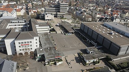 Das Bild zeigt eine Luftaufnahme vom Schillerplatz-Areal.
