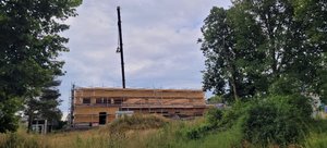 Das Bild zeigt die neue Zweifach-Turnhalle in Hennen