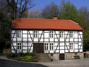 Das Bild zeigt das Maste-Haus in der Historischen Fabrikanlage Maste-Barendorf