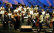 Andrea Lieberknecht und Anthony Hermus mit dem Sinfonieorchester der Musikschule Iserlohn beim Festlichen Abschlusskonzert 2005