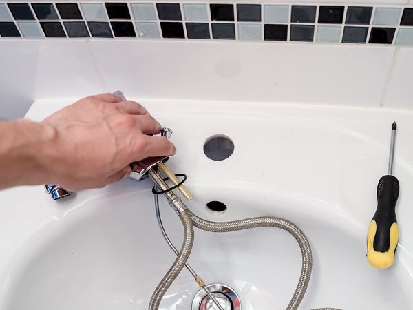 Wasserhahn reparieren