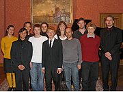 Das Bild zeigt die Teilnehmer des Internationalen Meisterkurses für Klavier Bruno Leonardo Gelber 2009