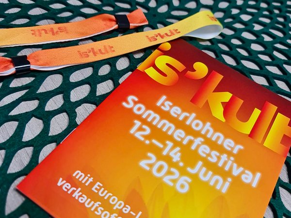 Das Festivalarmband ist Teil des Festival-Tickets - für den Besuch einzelner Premium-Veranstaltungen gibt es an den Tages- und Abendkassen auch Einzeltickets.