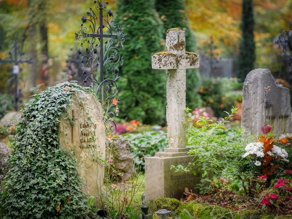 Grabstein auf dem Friedhof