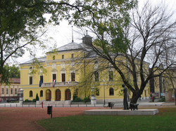 Das Bild zeigt das Theater in Nyíregyháza. 