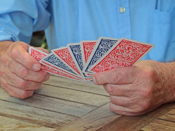 Kartenspiel als Tradition.