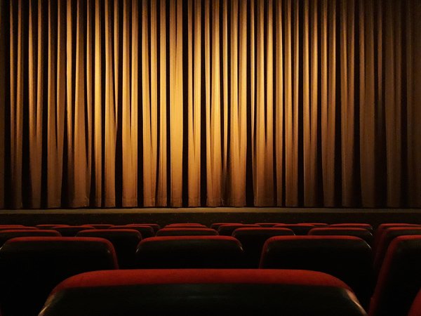 "Die wilden Alten", eine Schwerter Seniorentheatergruppe, ist zu Gast im VHS-Seniorenkreis Hennen.