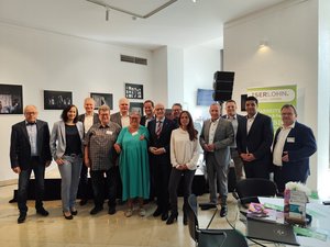 Gruppenbild mit beteiligten Personen