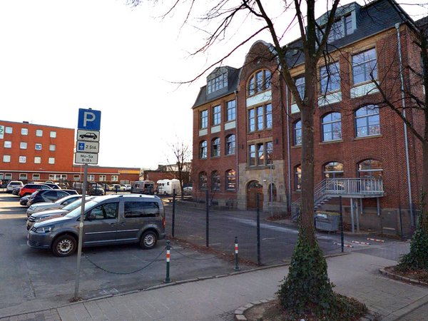 Der Parkplatz "Reinickendorfer Straße" steht wegen Arbeiten am dortigen Realschul-Pausenhof nur eingeschränkt zur Verfügung.