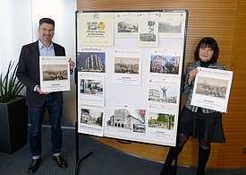 Das Bild zeigt Rico Quaschny, Leiter des Stadtarchivs Iserlohn, und Antje Albert, Direktorin des Kunden-Centers der Sparkasse Iserlohn