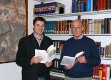 Der ehemalige und der jetzige Iserlohner Stadtarchivar Götz Bettge (r.) und Rico Quaschny.