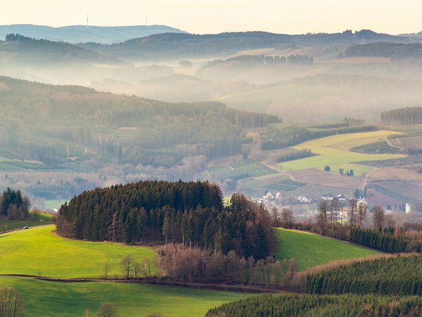 Die Anthologie mit Sauerländer Kurzgeschichten soll Lust auf die Region machen.