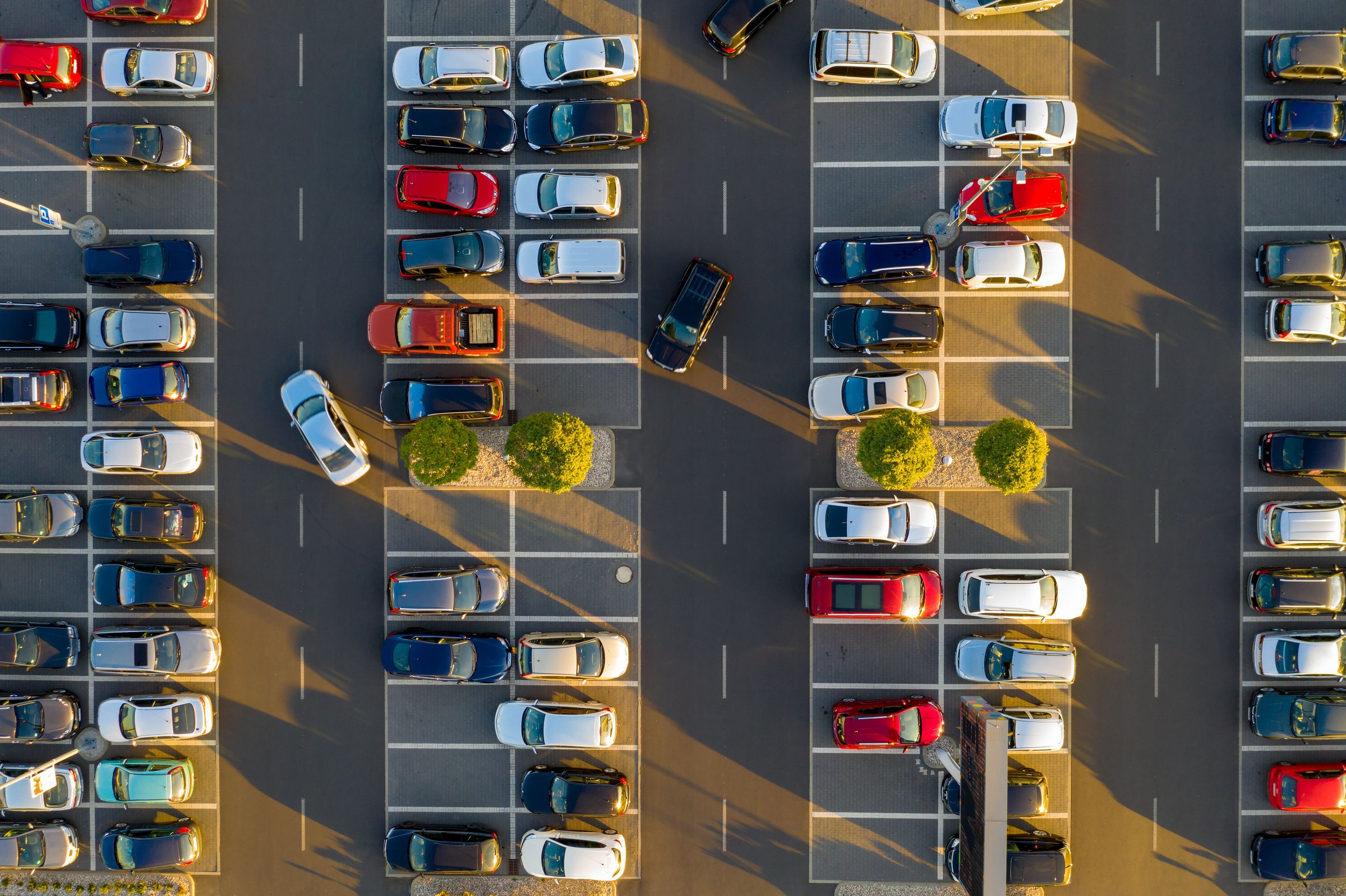 Das Bild zeigt einen Parkplatz