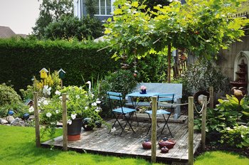 Das Bild zeigt einen Garten. Foto: nruedisueli/AdobeStock