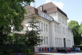 Das Bild zeigt die Südschule.