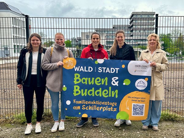 v.r.n.l.: Anna Andress, Carmen Kammer (beide Schillerplatz GmbH), Simone Korte, Judith Miklis und Janine Meidow (alle drei Stadtmarketing).