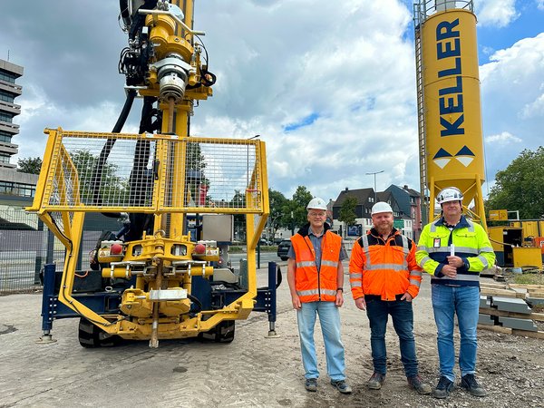 (v.l.n.r.) Uwe Ziemann (Planer der Stadt Iserlohn), Daniel Alexander Kujath (Fachgutachter der Firma Dr. Spang) und Martynas Will (Keller Grundbau GmbH).