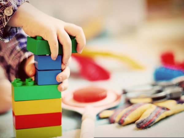 Am Tag der offenen Tür können Eltern und Kinder die Kita sowie das Außengelände erkunden.