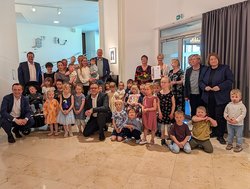 Das Bild zeigt die Preisverleihung.