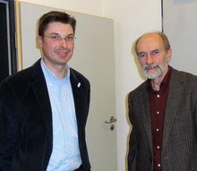 Das Bild zeigt Dr. Leopold Schütte und Stadtarchivar Rico Quaschny