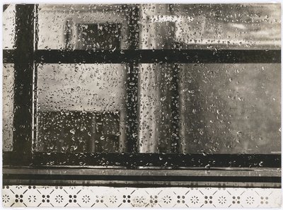 Regentropfen auf einer Fensterscheibe