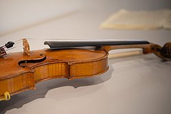 Das Bild zeigt eine Geige