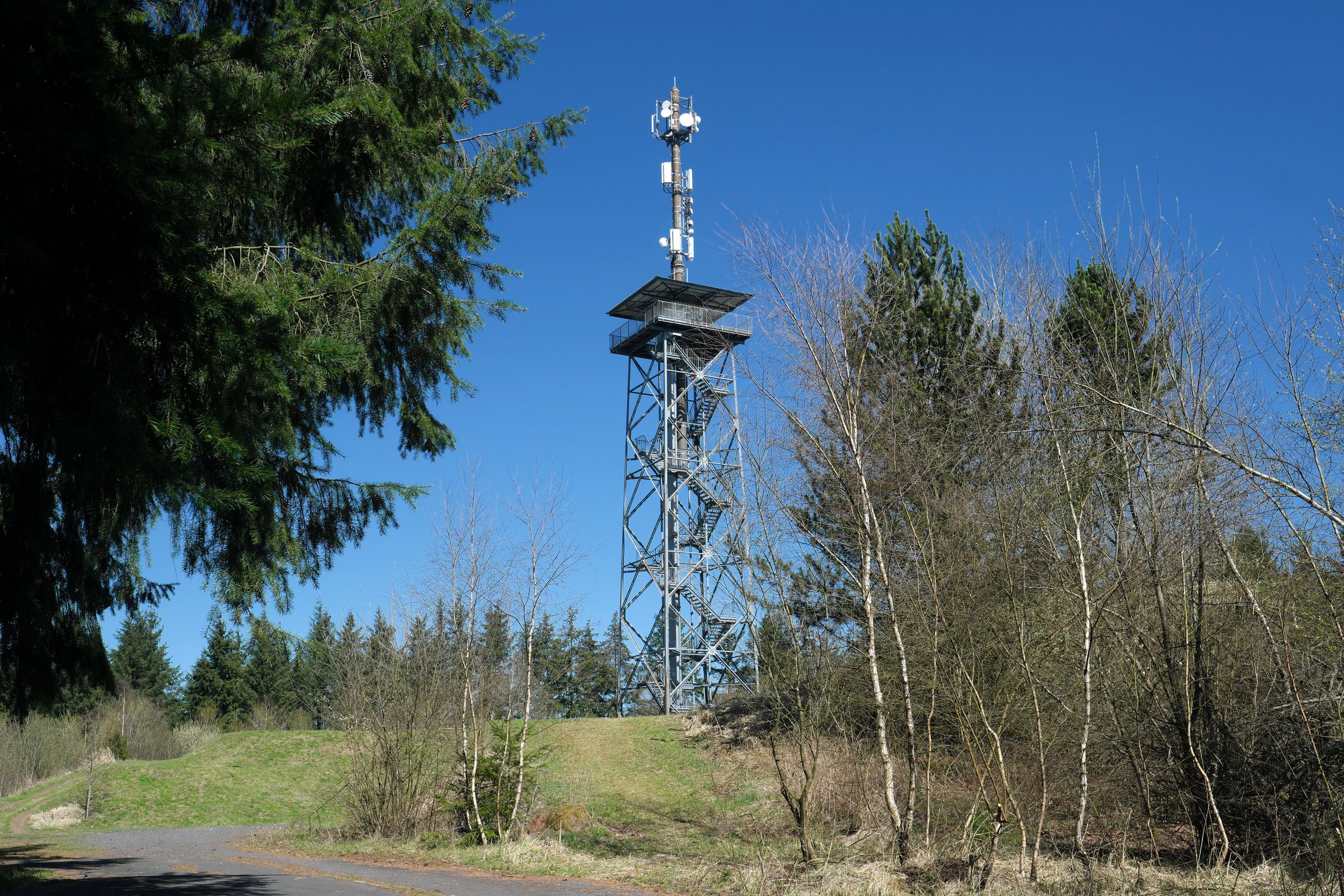 Das Bild zeigt eine Mobilfunkanlage