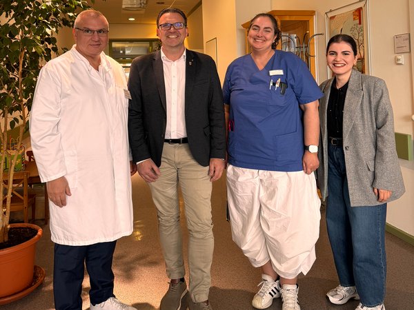 Bürgermeister Michael Joithe zu Besuch auf der Geburtsstation des Bethanien Krankenhauses in Iserlohn. 