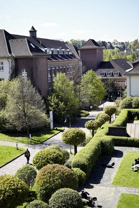 Das Bild zeigt den Campus der University of Applied Sciences Europe