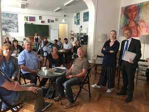Das Bild zeigt die Auftaktveranstaltung des Projektes "Stadtforscher-Stadtgestalter" in den Aktionsräumen des Kinder- und Jugendbüros