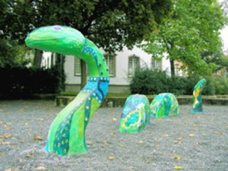 Das Bild zeigt eine von Kindern gestaltetes Spielfigur