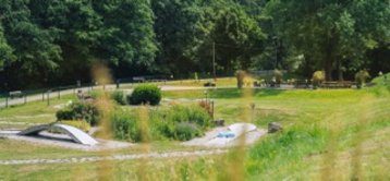 Das Bild zeigt die Minigolf-Anlage am Seilersee.