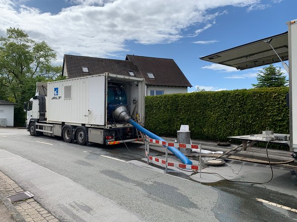Mit der Ausführung wurde die Spezialfirma Aarsleff Rohrsanierung GmbH aus Siegburg beauftragt. 