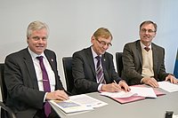 Sparkassendirektor Dr. Christoph Krämer, Bürgermeister Dr. Peter Paul Ahrens und  Stadtwerkegeschäftsführer Dr. Klaus Weimer