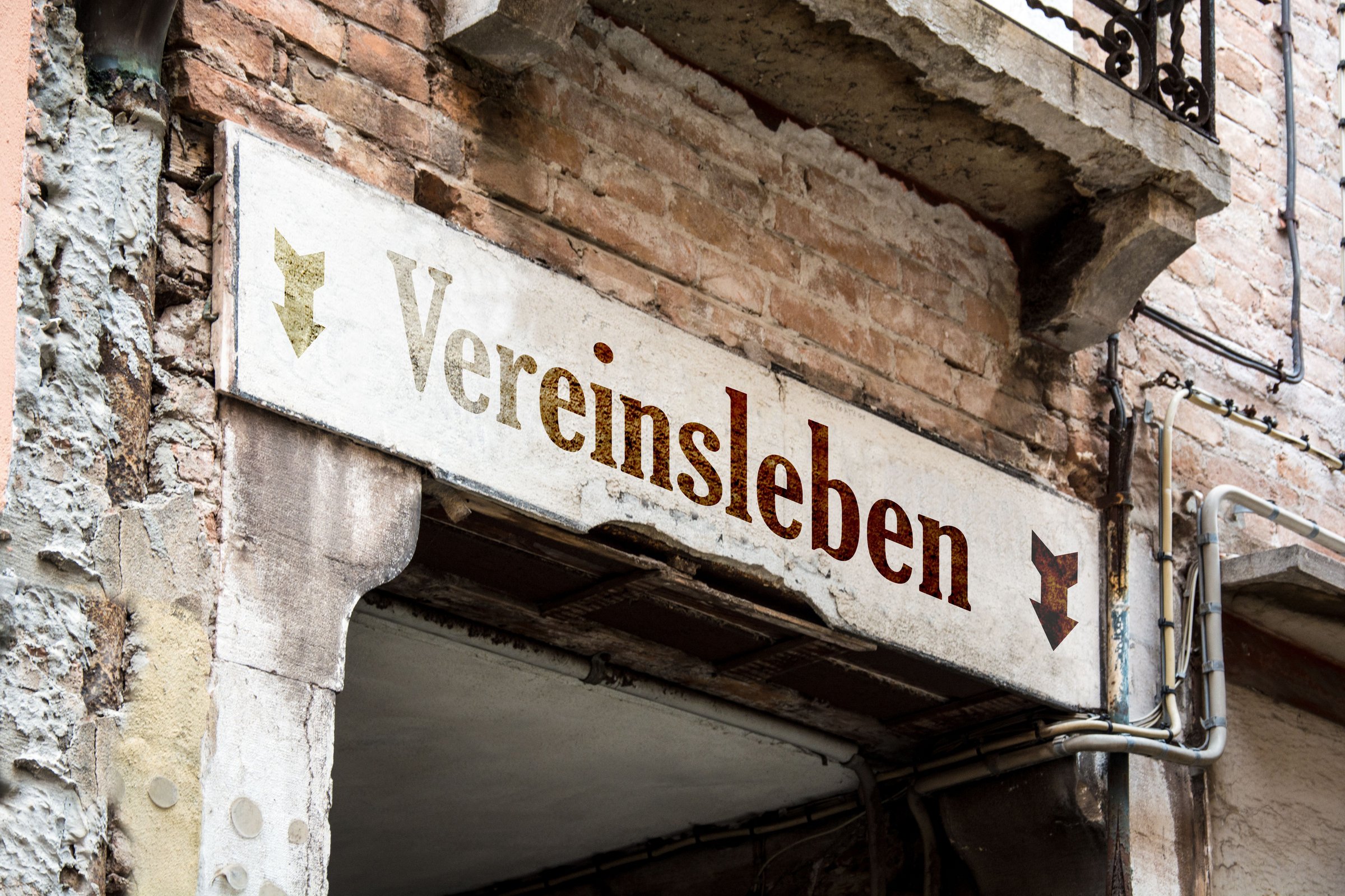 Das Bild zeigt ein Schild mit der Aufschrift "Vereinsleben"