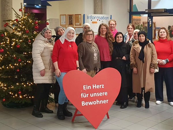 Wildkräuter-Dinkelkissen haben Teilnehmerinnen einer Arbeitsgelegenheit im Seniorenzentrum Waldstadt Iserlohn verteilt.