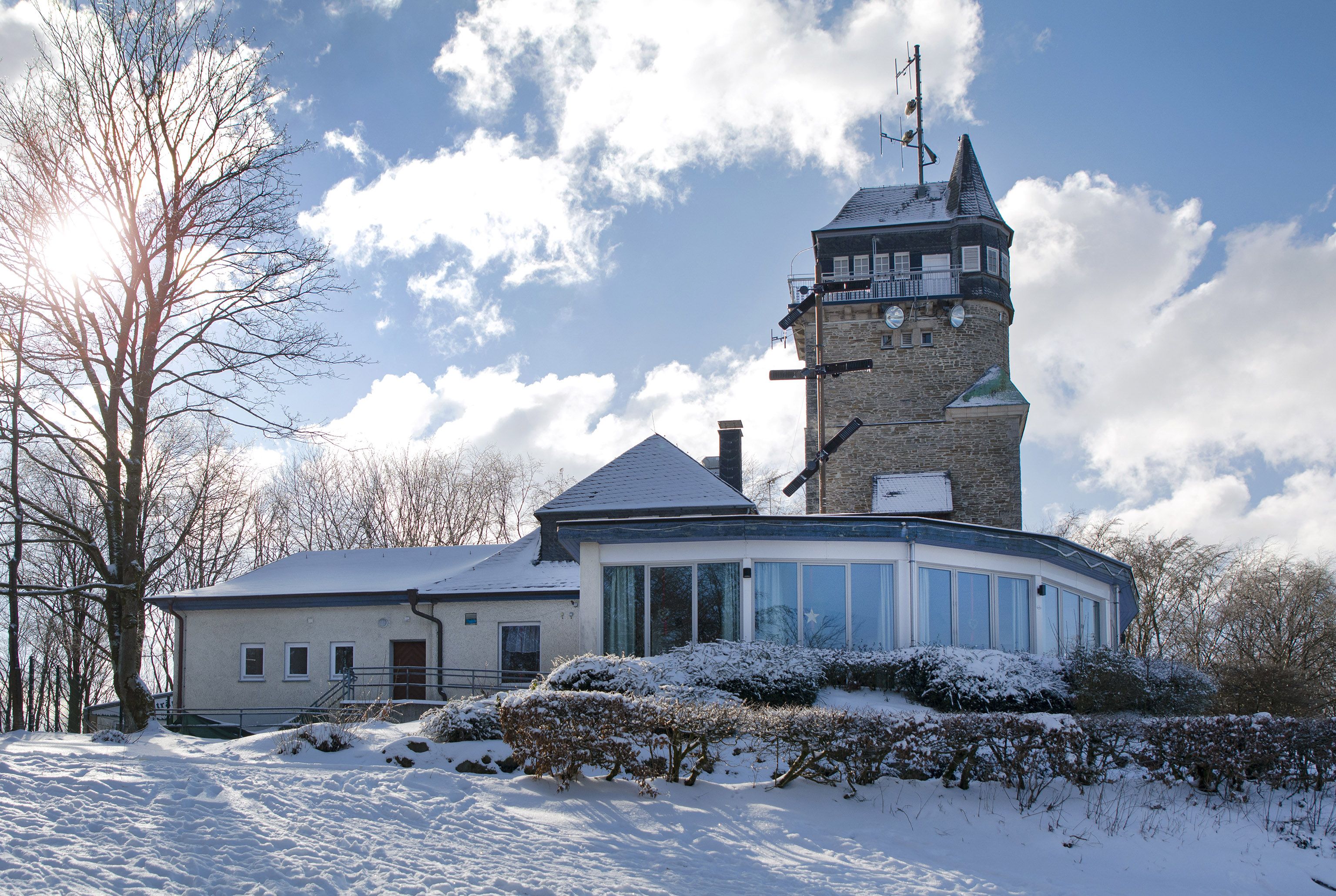 Das Bild zeigt den Danzturm im Winter
